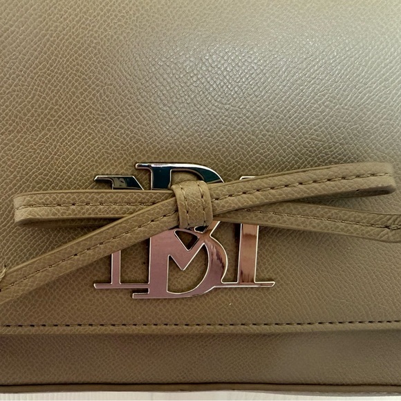 4/$20 Badgley Mischka NWOT cross body purse with logo bow detail - Picture 3 of 13